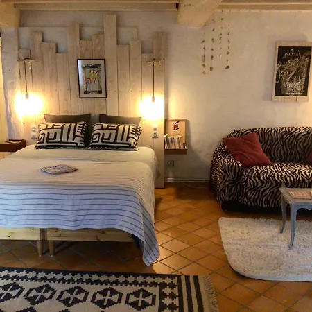 La Grotte Du Pelerin - Semi-troglodyte Apartment