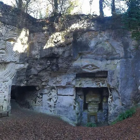 La Grotte Du Pèlerin - Semi-troglodyte