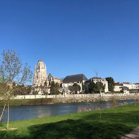 La Grotte Du Pelerin - Semi-troglodyte Apartman *