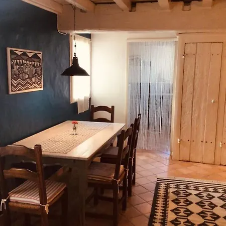 La Grotte Du Pèlerin - Semi-troglodyte *